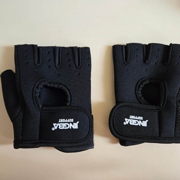COPY - Lululemon aero training gloves - Picture 1 of 6